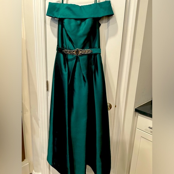 Eliza J Deep Green Off-the-Shoulder Evening/Holiday Gown, Size 10 - Picture 2 of 11
